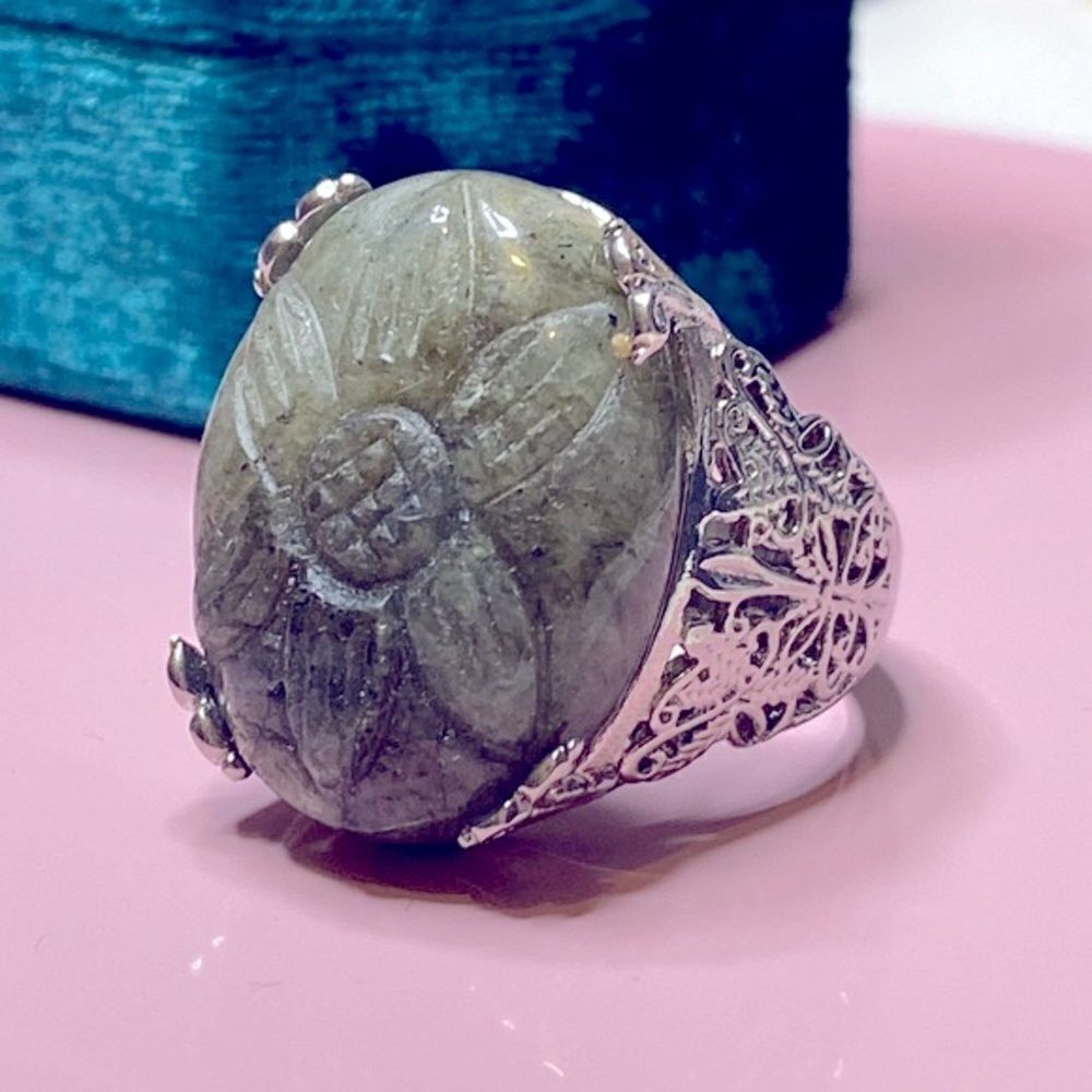 💛 Stainless Steel Labradorite Crystal Flower Statement Ring